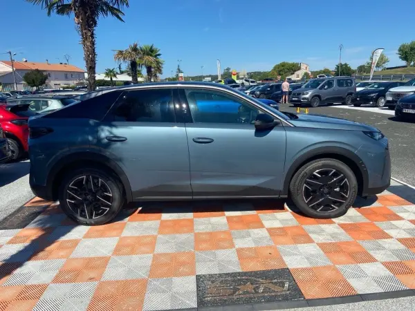 Peugeot 3008 Hybrid 145 e-DCS6 ALLURE PACK PANORAMIC NAVIGATION - Photo 4