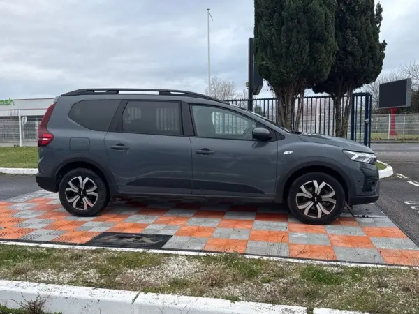 Dacia JOGGER 1.0 TCe 110 BV6 EXPRESSION GPS Caméra JA 16" 7PL - Photo 4