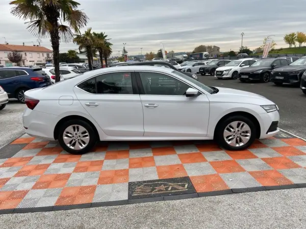 Skoda OCTAVIA 2.0 TDI 115 BV6 AMBITION Caméra - Photo 4